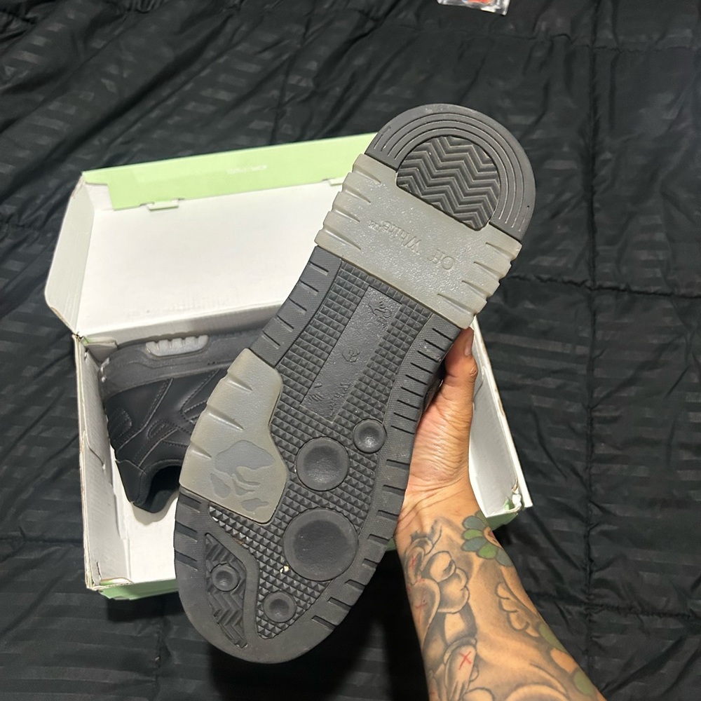 Off-White - Picture 4 of 4